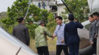 Kedatangan Wapres, Gibran Rakabuming Raka di Bandara Warukin, dan disambut langsung Bupati Tabalong, HM Noor Rifani bersama jajaran Forkopimda. Foto: Kabag Prokopim.